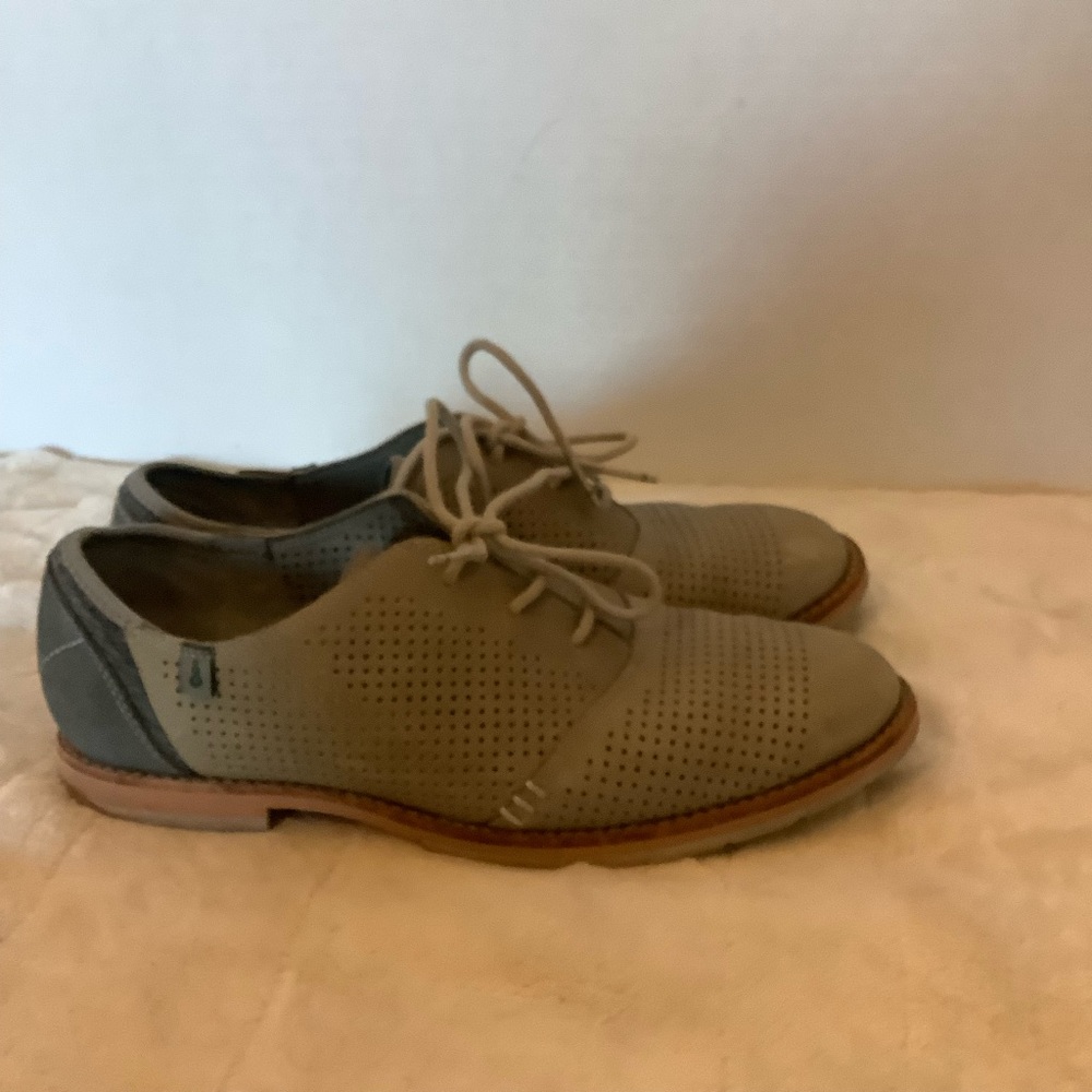 Casual lace-up size 9